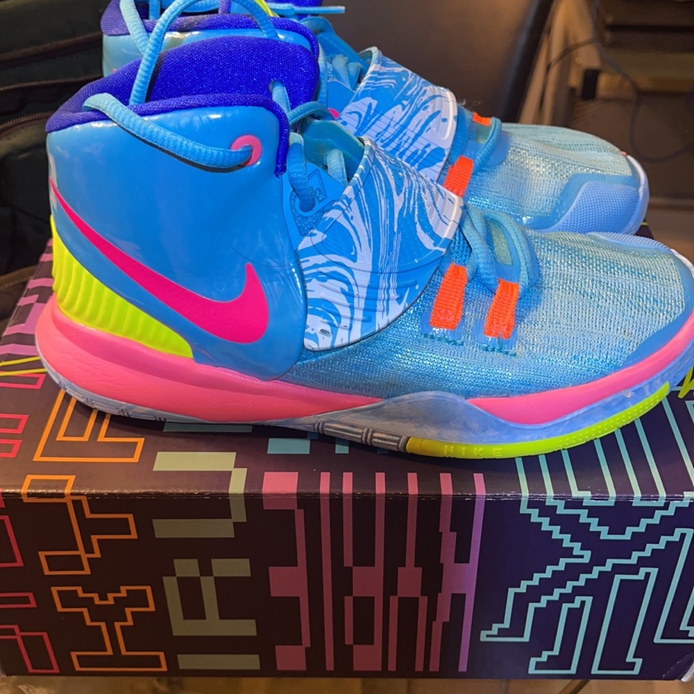 Kyrie 6 Pool Boys Size 3